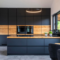 Meuble de cuisine gain de place avec porte relevable, design de luxe, charnière de tiroir à fermeture douce, robinet d'évier, panier de tiroir, armoire de cuisine, placard, garde-manger