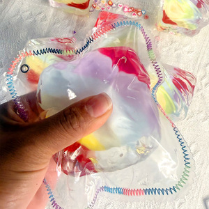 Nouveau Jouet Squishy en Silicone Transparent Effet Arc-en-ciel Ultra Doux à Rebond Lent Anti-Stress à Presser Vente en Gros - Product Image 4