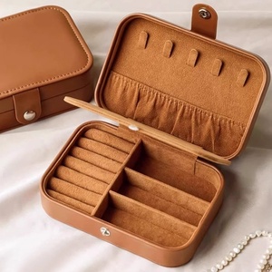 Boîte en cuir <span class=keywords><strong>doré</strong></span> de grande capacité pour bijoux rétro haut de gamme, idéale pour ranger boucles d'oreilles, bagues, bracelets et colliers - DORE Zhejiang - Product Image 4