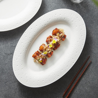 Assiette Ronde en Porcelaine Contemporaine de Luxe pour la Maison, Assiette à Poisson Perlée, Plat de Service Haut de Gamme, Sensation de Luxe