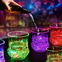 Tasses lumineuses brillent dans le noir fournitures de fête coloré LED tasse d'eau rougeoyante pour fête anniversaire noël