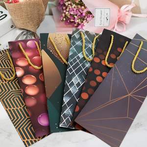 Bolsas de Vino de Lujo Personalizadas con Asas Troqueladas, Cartulina Reciclable de Alta Calidad, Impresión a Todo Color para Bodegas y Hoteles - Product Image 3