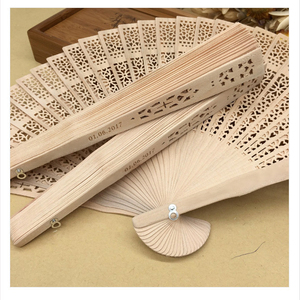 Abanico Plegable de Madera Grabado Personalizado de 8 Pulgadas, Abanico de Sándalo Tallado a Mano, Regalo para Invitados de Boda/Cumpleaños - Product Image 6