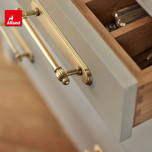Gabinetes de <span class=keywords><strong>Cocina</strong></span> Dobles Estilo Shaker de <span class=keywords><strong>Madera</strong></span> Maciza con Acabado Pintado en Color Crema Francés, con <span class=keywords><strong>Encimera</strong></span> Integrada de Mármol Natural - Product Image 4