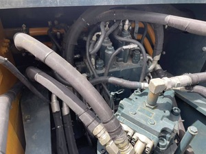 Excavatrice sur chenilles d'occasion 30 tonnes HYUNDAI 305LC-9T, godet en bon état, moteur, boîte de vitesses, pompe CE, certifiée CE, à vendre - Product Image 5