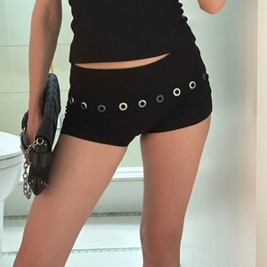 Shorts Negros de Tiro Bajo Estilo Y2K para Mujer con Ojales Metálicos, Ajustados, Sexys, Estilo Punk, Ropa de Calle, Ropa de Club, Venta al por Mayor de Fábrica - Product Image 4