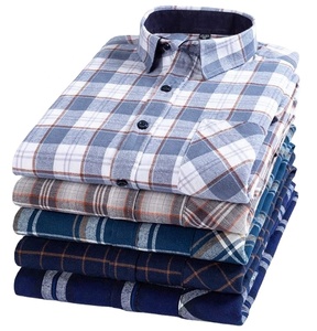 Chemise en coton brossé à carreaux pour homme, collection Printemps 2023, chemise décontractée à manches longues avec poches boutonnées, effet délavé - Product Image 1