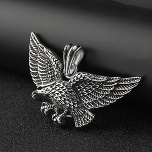 Collier pendentif aigle en acier inoxydable pour homme, style punk, détails soignés, bijoux animaliers tendance, vente en gros - Product Image 2