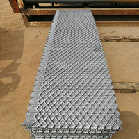 Grillage métallique expansé en fer haute résistance OEM avec surface durable pour clôtures de protection de jardin et de ferme
