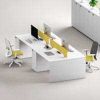 Nouveau mobilier de bureau moderne modulaire blanc, aménagement en espace ouvert, postes de travail, bureaux, tables pour le personnel