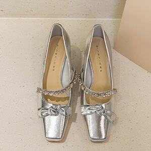 Zapatos de Tacón Alto de Cuero Dorado para Novia, Estilo Chino, Color Champán, con Sofisticación y Antideslizantes, para Bodas de Verano - Product Image 1