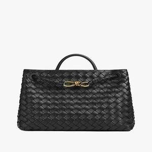 Sac à main en similicuir pour femme avec détail pompon avant, fermeture éclair robuste, compartiment principal spacieux, sac à bandoulière pour usage quotidien - Product Image 5