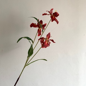 LO-1270 Vente en gros, Tige de lys Gloriosa artificiel bordeaux à 3 têtes, Branche de lys flamme en soie vintage pour centre de table de mariage - Product Image 2