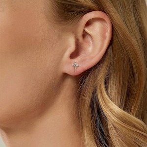 Pendiente de Cartílago de Aleación de Titanio ASTM-F-136 con Diseño de Estambres Dorados, Topacio CZ, Chapado en PVD, Rosca Interna, Cómodo de Usar, para Bodas - Product Image 4