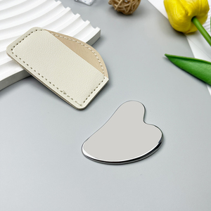 Strumento Gua Sha in Acciaio Inox a Forma di Cuore con Logo Personalizzato e Custodia in Pelle per Drenaggio Linfatico Facciale ad Uso Domestico - Product Image 5