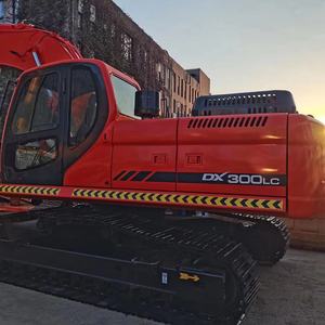 Excavatrice sur chenilles d'occasion Doosan DX300, d'origine coréenne, DOOSAN DX300 d'occasion, 30 tonnes, hydraulique, en bon état de fonctionnement pour Mi - Product Image 2