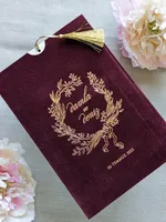 Invitation de mariage en velours bourgogne de style arabe avec invitation dorée à pompon Invitations en velours déjoué avec impression en feuille d'or