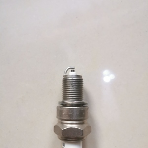 Suku Cadang Mesin Asli Pabrikan <span class=keywords><strong>Plug</strong></span> <span class=keywords><strong>Iridium</strong></span> Busi 3203 W16EX-U OEM 0021590403 / 9091901059 untuk Toyota HILUX Pickup V - Product Image 2