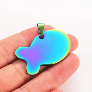 Collier avec pendentif en forme de poisson, 5 couleurs, en acier inoxydable, gravable, unisexe, taille 24,5x38mm - Product Image 3