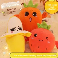 Mainan Boneka Super Lembut Sensori Buah Piano Musik Elektrik Stroberi Pisang Wortel Kapas PP Interaksi Orang Tua-Anak 0-24