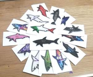 25 Pegatinas de Tiburón de Dibujos Animados Impermeables Más Vendidas, con Barnizado Brillante e Impresión UV para Decoración de Paredes - Pegatina Gertrude CP July - Product Image 4