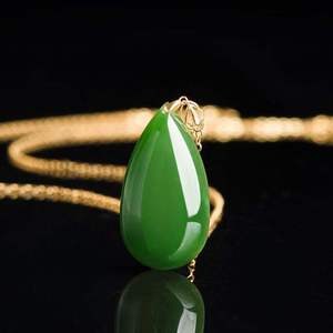 Pendentif Goutte d'Eau en Jade Jasper Naturel de Hotan avec Incrustation Or 18K, Accessoires, Certificat d'Expertise Inclus D401 - Product Image 4