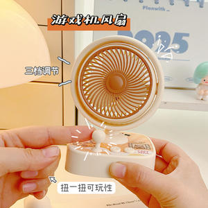 Mini ventilador pequeño creativo para dormitorio de escritorio con estampado de carpincho bonito, batería ajustable de tres velocidades de larga duración - Product Image 5