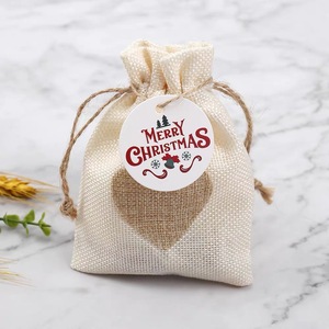 Etiquetas de regalo de vacaciones de muérdago Diseño de tradición de besos para regalos románticos de parejas de Navidad Regalos de recién casados - Product Image 1