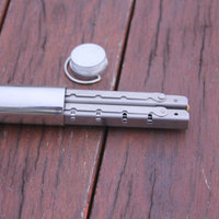 Barbecue au charbon de bois portable mini en acier inoxydable avec chariot au design moderne, tube rond pour le camping en plein air