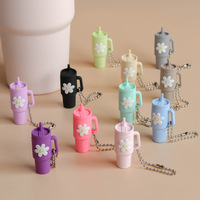 Nouveau pendentif style Stanley, breloque colorée en gel de silicone pour bouteille d'eau, porte-clés mini motif floral réaliste