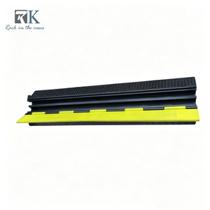 Protecteur de câble de sécurité jaune et noir, rampe de protection de câble en caoutchouc durable, rampe de protection de câble à vendre - Product Image 1