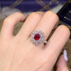 Bague en or blanc 18 carats avec rubis naturel non chauffé AIGS de 1,27 ct couleur sang de pigeon et 48 diamants sud-africains pour occasions de soirée féminines - Product Image 1