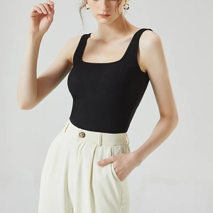 Débardeur décontracté personnalisé à col carré <span class=keywords><strong>pour</strong></span> <span class=keywords><strong>femme</strong></span> avec soutien-gorge intégré, camisole rembourrée à dos <span class=keywords><strong>en</strong></span> U <span class=keywords><strong>pour</strong></span> superposition estivale ou comme sous-vêtement. - Product Image 3