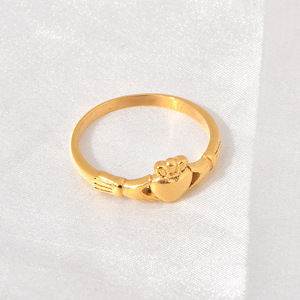 Anillo DE BODA femenino de acero inoxidable de moda Pure <span class=keywords><strong>Love</strong></span> Carat Hand Heart Crown con circón de corte princesa y chapado en oro - Product Image 1