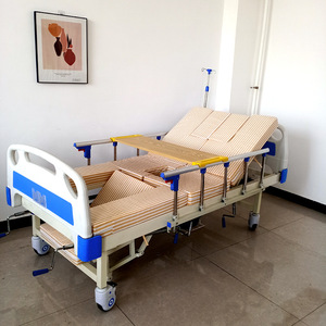 Cama de enfermería manual Wan Renkangyun de acero inoxidable ajustable para ancianos y pacientes, para uso en el hogar. - Product Image 1