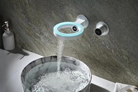 Robinet de salle de bain à montage mural nouveau design avec lumières LED capteur de cascade robinet mitigeur de lavabo numérique intelligent avec affichage de la température