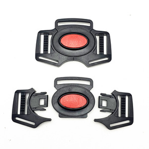 Boucle de sécurité en plastique pour siège auto bébé, réglable en 5 directions avec bouton rouge pour les sangles de siège bébé - Product Image 3