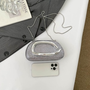 Sac à main de soirée de luxe pour femme, pochette de <span class=keywords><strong>mariage</strong></span> tendance avec poignée métallique, chaînes et décorations en cristal, en polyester imperméable - Product Image 5