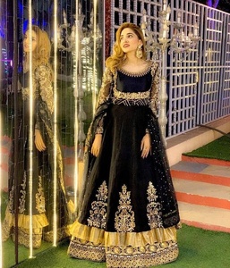 Robe longue tendance pour soirée, avec des applications élégantes pour soirée/mariage =2021 - Product Image 1