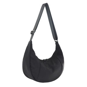 Bolsa de Mano Multiusos Minimalista de Nailon Impermeable, Nueva Bolsa de Viaje Ajustable con Paneles de Patchwork Informal para Deportes al Aire Libre - Product Image 2