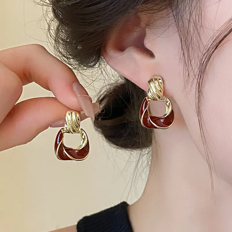 Vente en gros de femmes mode haut de gamme dernières boucles d'oreilles plaquées or boucles d'oreilles aiguille en argent