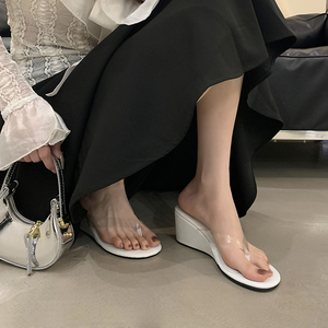 Sandales compensées transparentes en PVC pour femme, collection été 2025, à bout ouvert, style claquettes et tongs - Product Image 6