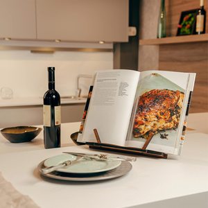 Support <span class=keywords><strong>de</strong></span> <span class=keywords><strong>livre</strong></span> <span class=keywords><strong>de</strong></span> cuisine en bois - Porte-<span class=keywords><strong>livre</strong></span> en noyer fait main pour la lecture mains libres - Support <span class=keywords><strong>de</strong></span> <span class=keywords><strong>livre</strong></span> <span class=keywords><strong>de</strong></span> cuisine pour comptoir <span class=keywords><strong>de</strong></span> cuisine - Porte-recettes - Product Image 2