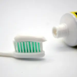 Fórmula blanqueadora de síntesis química orgánica, limpiador de lengua, pasta de dientes traslúcida oral
