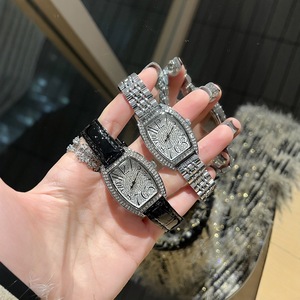 Reloj de mujer con esfera pequeña en forma de tonel, completamente incrustado de diamantes, elegante, exquisito, pequeño, con diamantes incrustados, resistente al agua. - Product Image 1