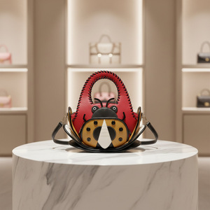 Borsa di Lusso a Forma di Coccinella, Design Creativo 3D, Borsetta da Donna con Manico Superiore e Tracolla - Product Image 6