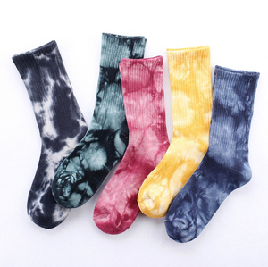Personnalisé Hommes Femmes Robes d'été Tye Die Chaussettes Unisexe Tie Dye <span class=keywords><strong>Skate</strong></span> Hippy Chaussettes personnalisées Chaussettes Tie-dye Vente en gros - Product Image 1