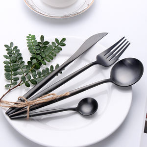 ชุดช้อนส้อมมีดหรูหราสไตล์โปรตุเกสสำหรับร้านอาหาร ชุดเครื่องครัวสีทองเคลือบด้านสีดำและสีทอง ทำจากสแตนเลส - Product Image 5