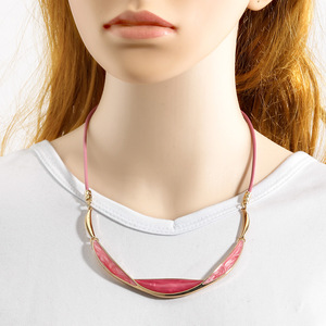 Collier géométrique en alliage de zinc en forme de croissant, rose et blanc, en forme de U, bijoux de fête - Product Image 1