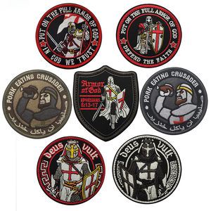 Insignia Táctica de Moral de los Caballeros Cruzados <span class=keywords><strong>DEUS</strong></span> VULT Bordada a Máquina al por Mayor, Brazalete Personalizado con Gancho y Bucle - Product Image 1